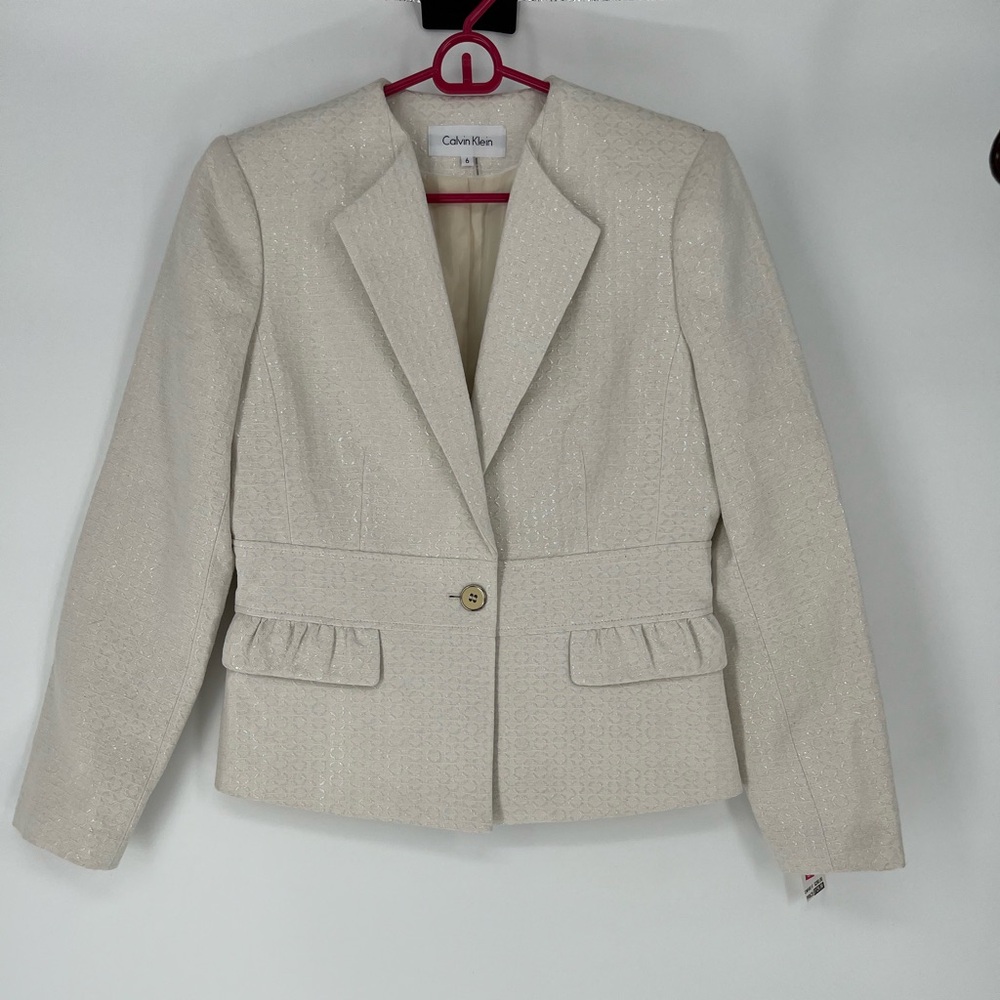 CALVIN KLEIN IVORY BLAZER W/SILVER METALLIC THREAD PATTERN,‎ WELL TAILORED,